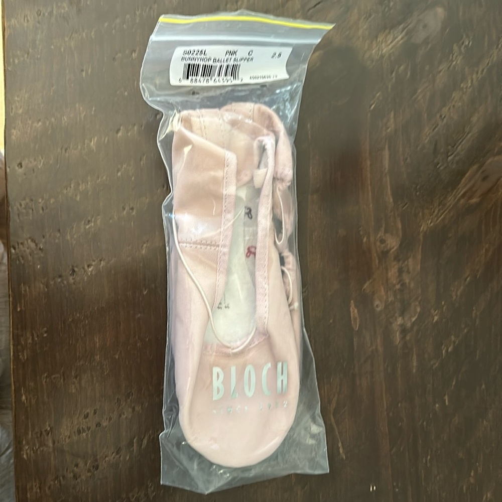 Bloch Girl's Dance Bunnyhop Full Sole Leather Ballet Slipper/Shoe, size 2.5.